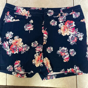 A womens Lee natural fit casual stretch floral shorts size 14 petite